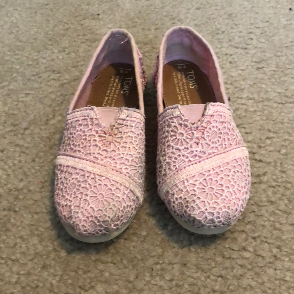 Toms Classic Soft Pink Crochet